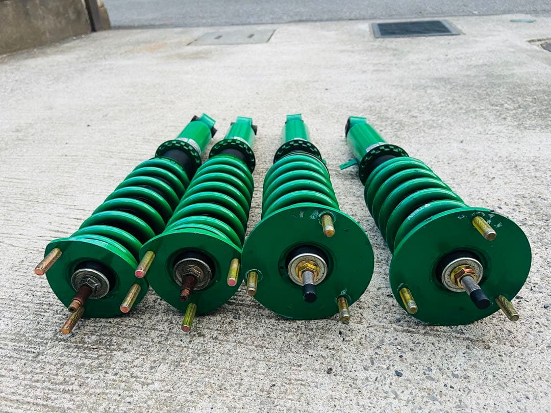 素晴らしい状態です!210 クラウン用 tein モノ スポーツ コイルオーバー