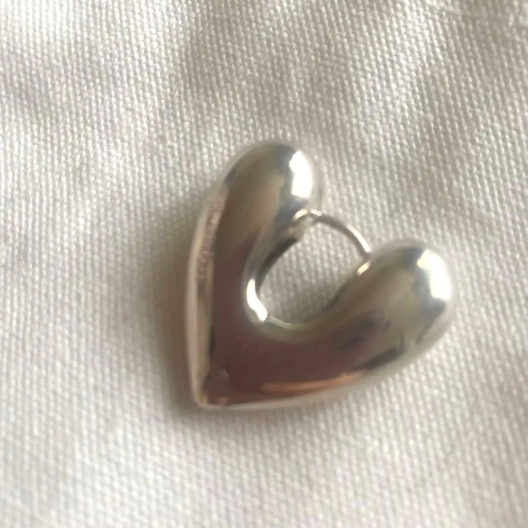 ANNIKA INEZ ハート型シルバーピアス（ラージサイズ ）片耳