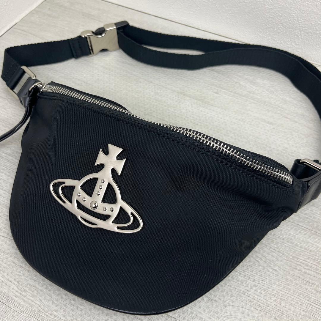 現行・未使用に近い✨ ヴィヴィアンウエストウッド ボディバッグ 金具 HILDA