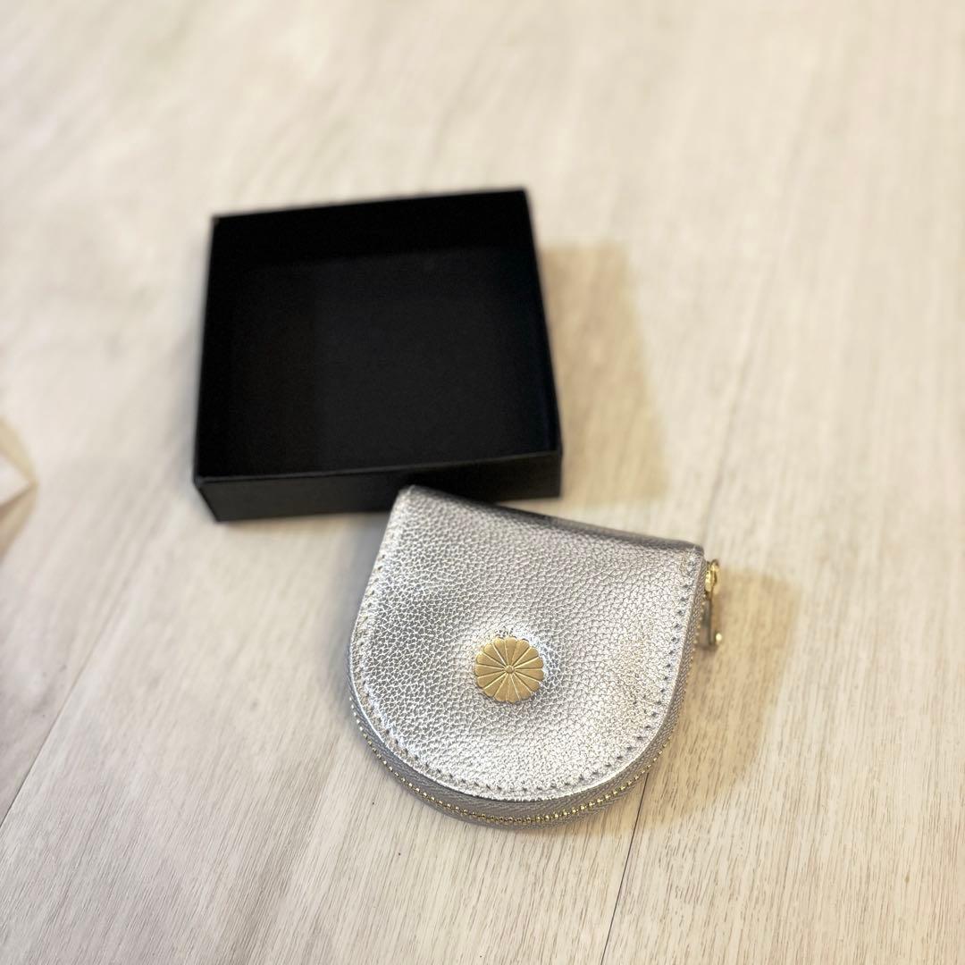 【新品未使用品】皇居限定 シルバー 馬蹄型小銭入 ケース　銀 財布