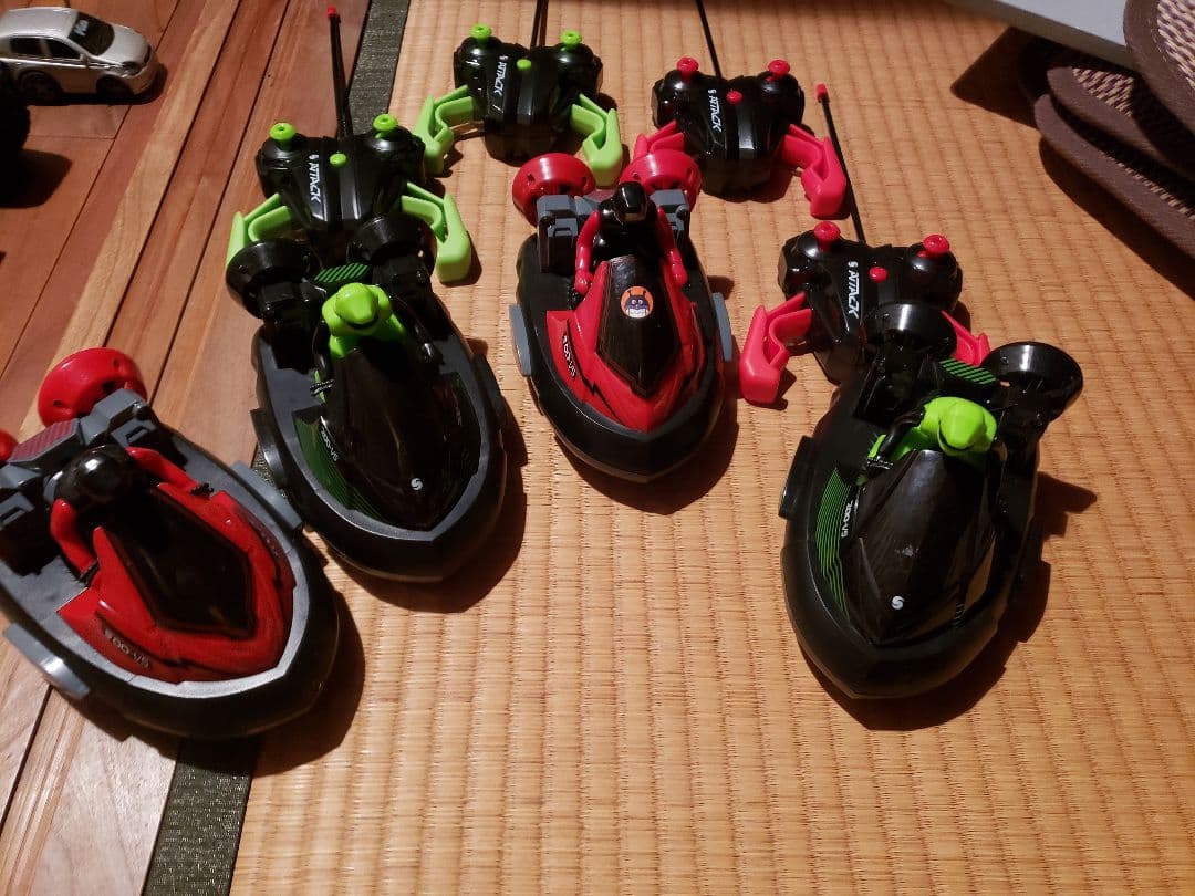 ラジコン　陸上型ボート　4個セット