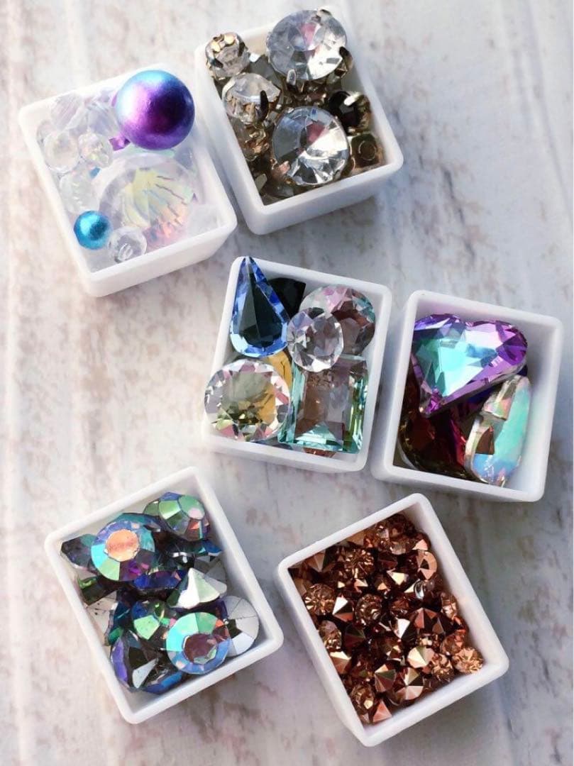 ✧1点物✧豪華✧miniケース入り✧ガラスビジュー✧チャトン✧パーツ詰め合わせ✧