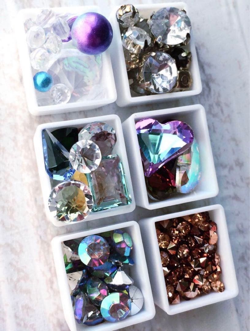 ✧1点物✧豪華✧miniケース入り✧ガラスビジュー✧チャトン✧パーツ詰め合わせ✧