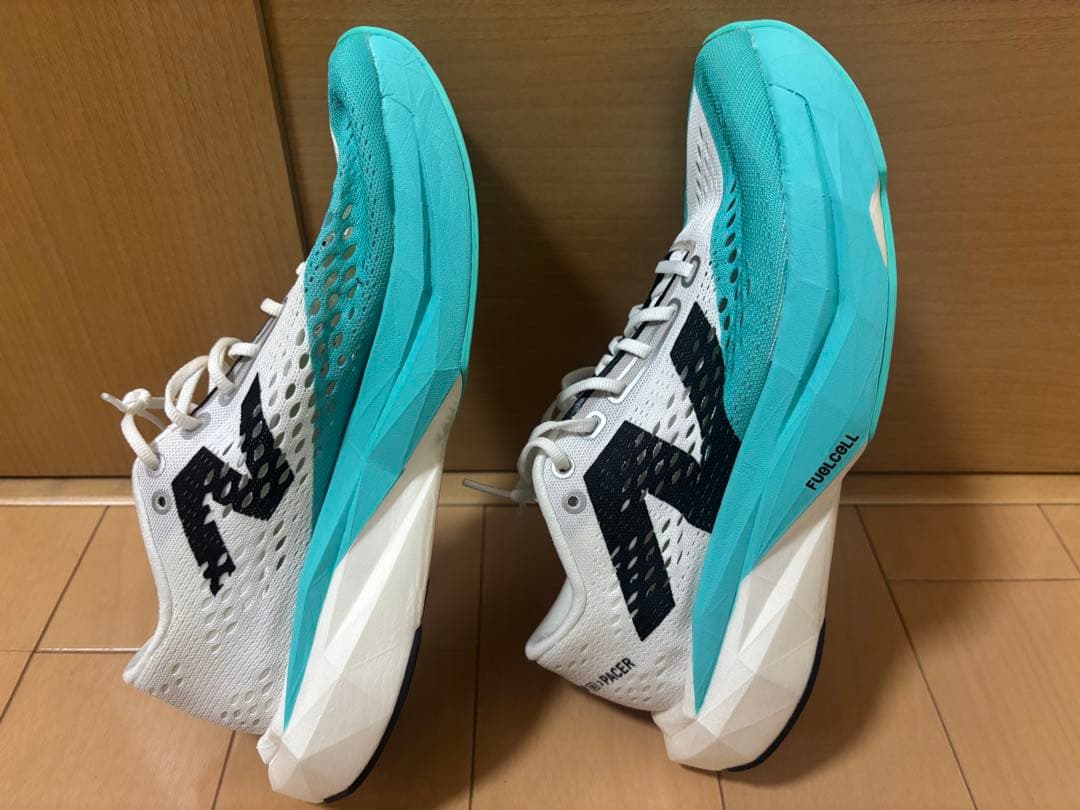 スパイク・シューズ Newbalance FuelCell SC Pacer V2
