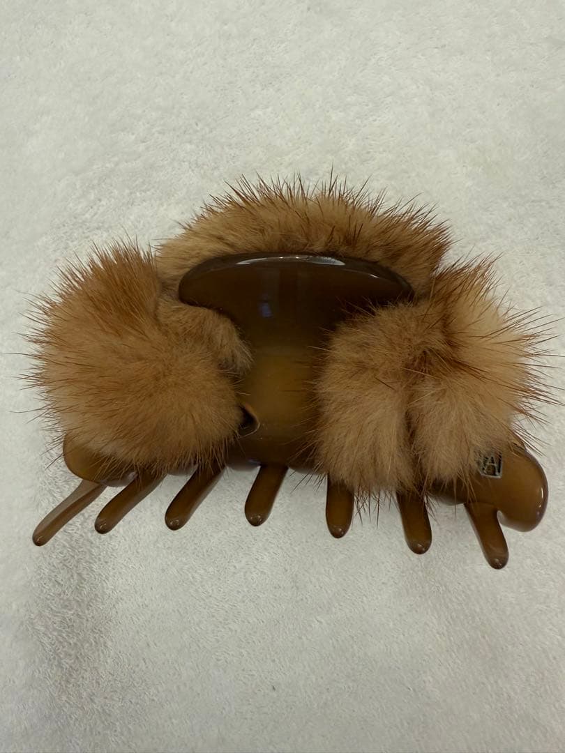 アレクサンドルドュパリブラウンファー付きヘアクリップ