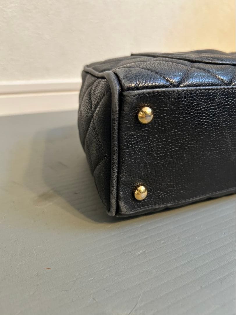 CHANEL ブラック ハンドバッグ キルティング