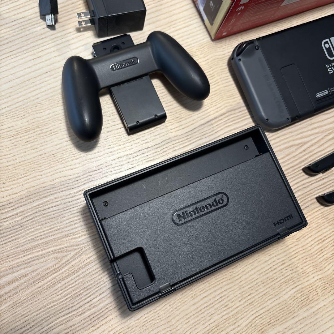 任天堂switch 本体　グレー
