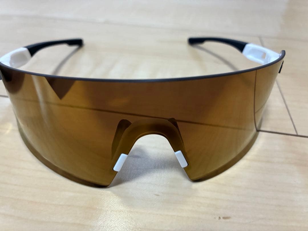 アディダス　シールドフレームサングラス