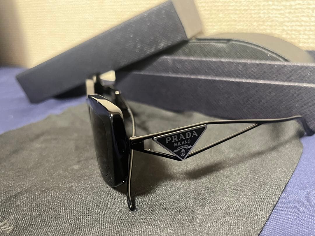 断*中様 PRADA サングラス ケース付き