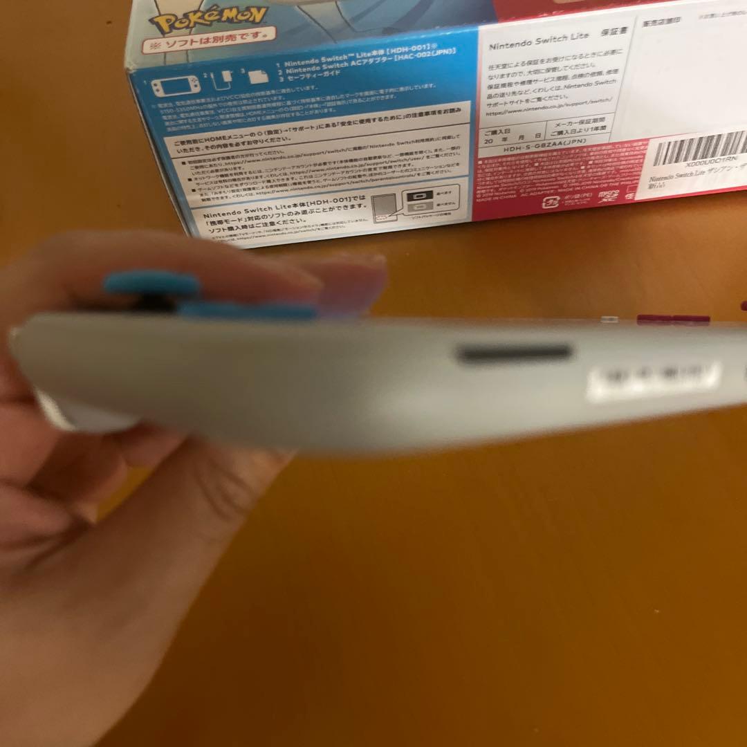 限定色　Nintendo Switch Lite ポケモンデザイン