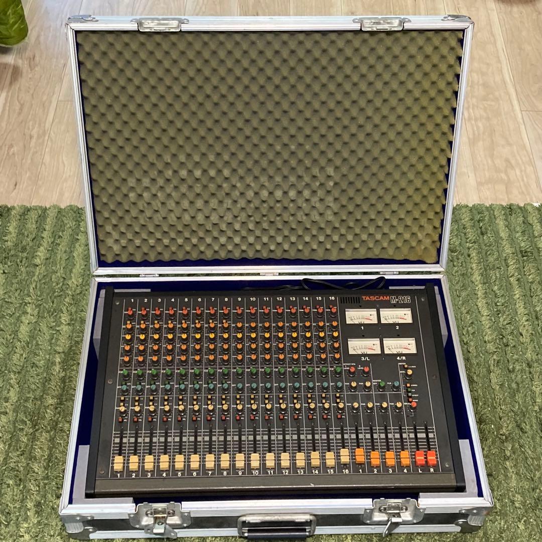 TASCAM M-216 ビンテージアナログミキサー ハードケース付き