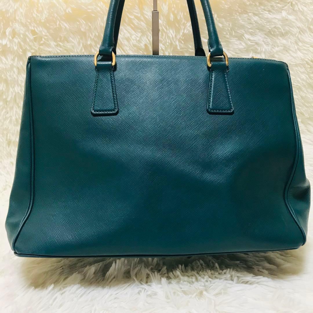 【美品】プラダ ハンドバッグ サフィアーノレザー 三角ロゴ A4収納可能