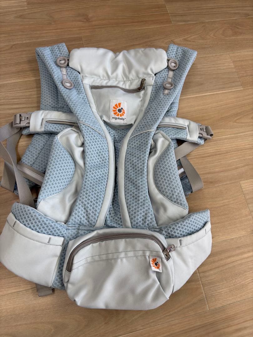 m　【日本限定】【美品】エルゴベビー OMNI breeze ミストブルー
