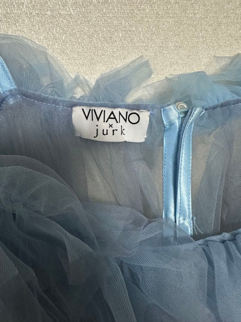 VIVIANO × jurk 水色チュールフリルキャミソール