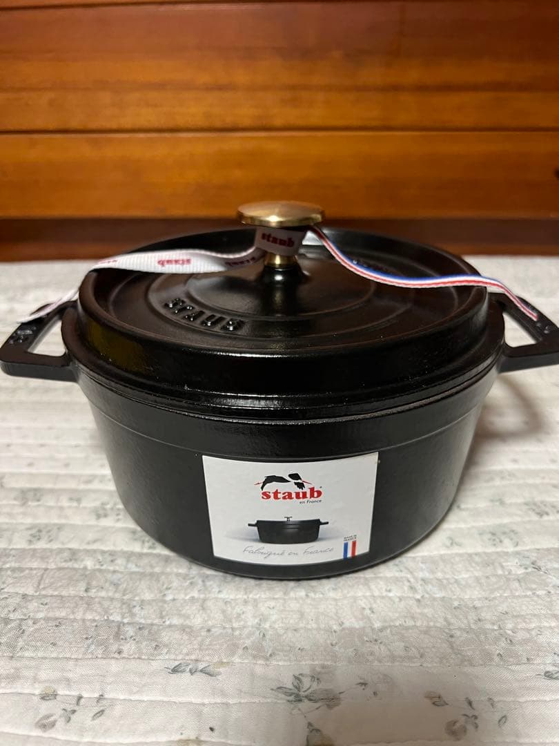 新品未使用　STAUB ストウブ ココット ラウンド 18cm ブラック 鋳物鍋