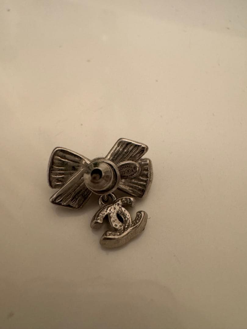 リボンデザイン ピアス(片耳用)