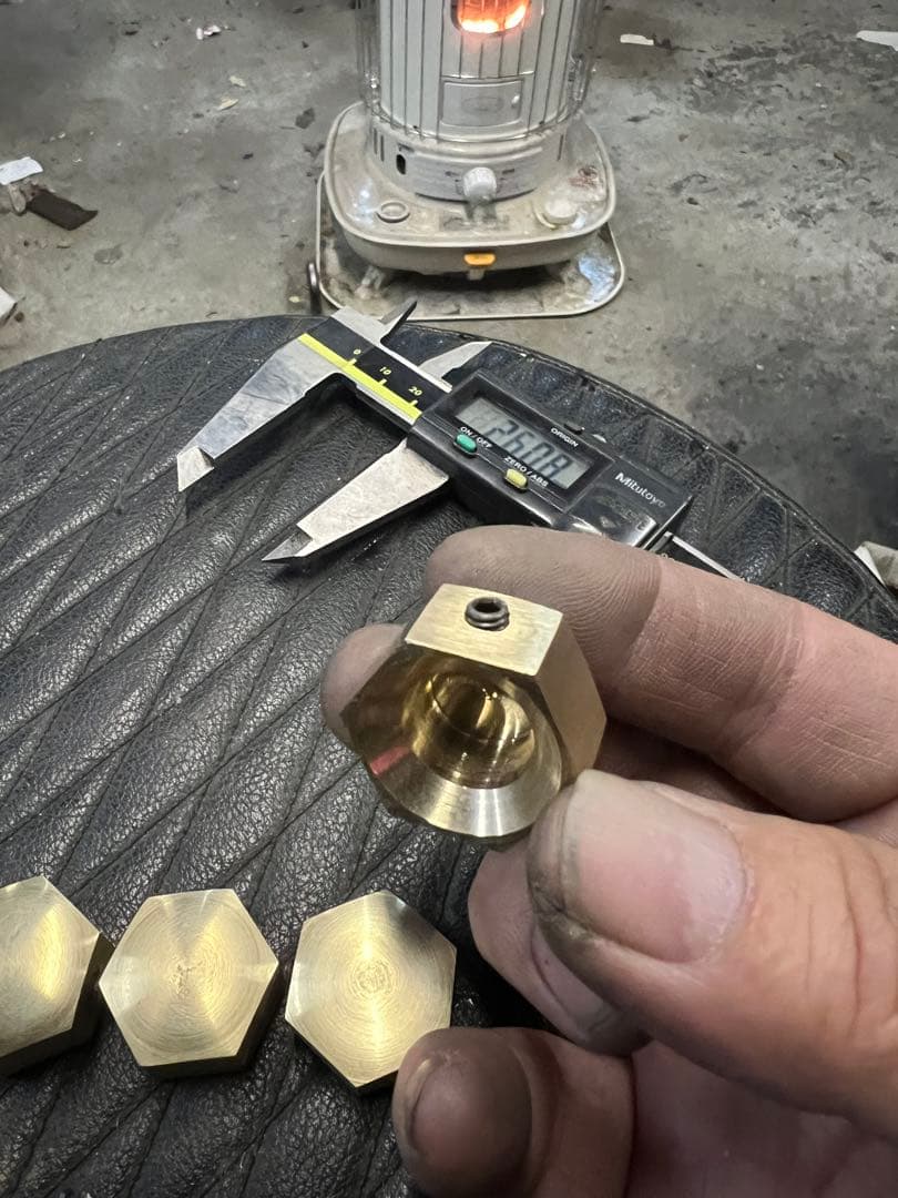 ハーレーダビッドソン ヘッドボルトカバー　六角タイプ 真鍮