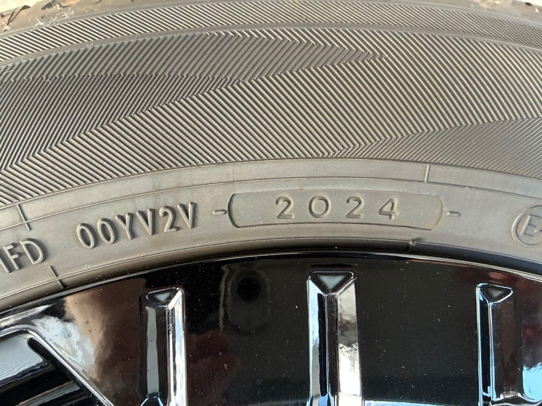 デリカD:5 シャモニー タイヤホイール4本セット 新車外し