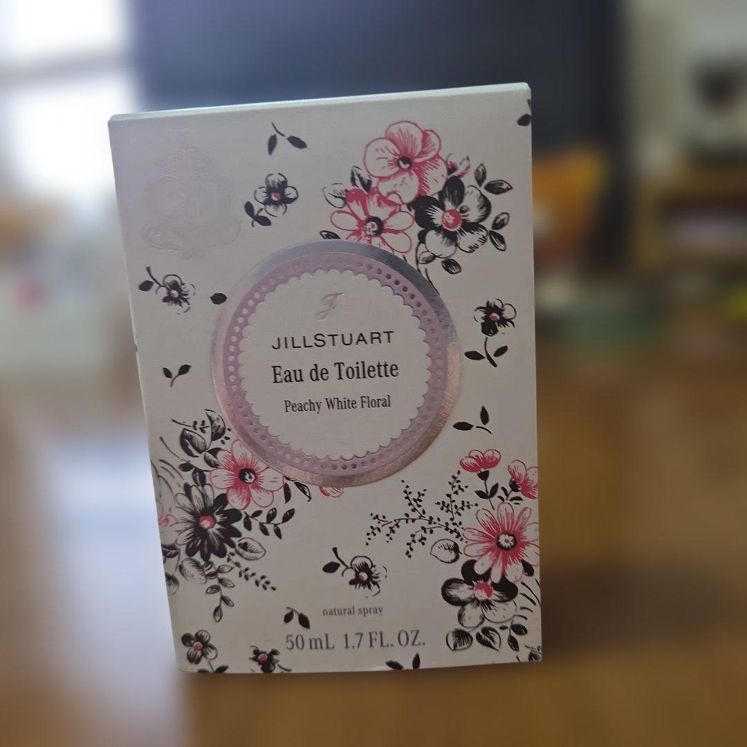 ジルスチュアート　ストロベリー&ティー、ピーチーホワイトフローラル　各50ml