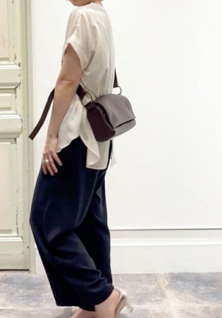 ＊タグ付き未使用＊BEARDSLEY ビアズリー レザーボディバッグ ブラック