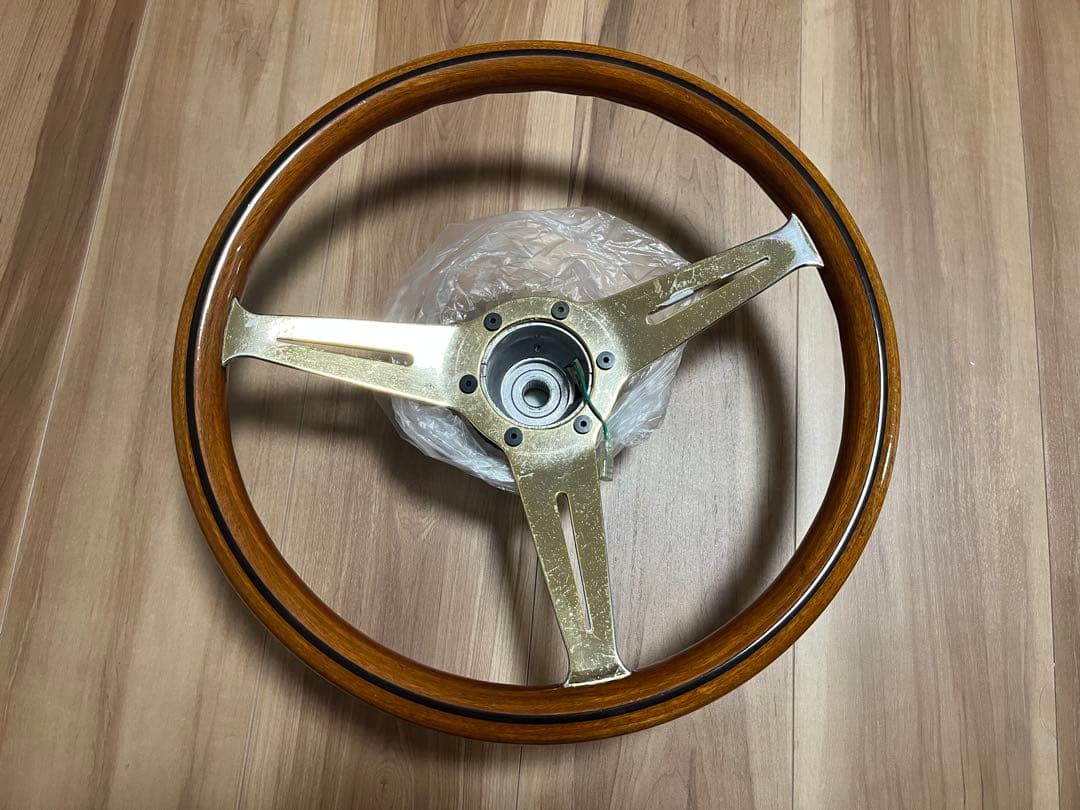 ナルディ　ステアリング　36.0 ランクル　ボス付き