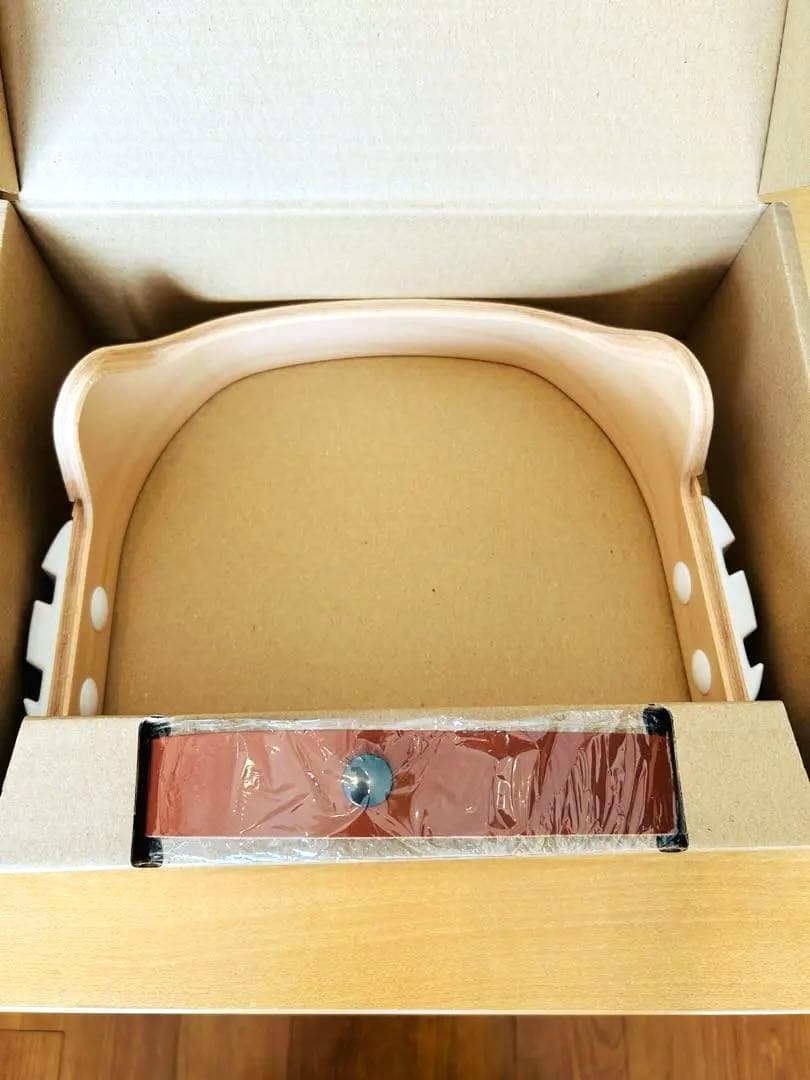 【未使用品】リエンダーハイチェア用テーブル、セーフティーバー&チェアベルト