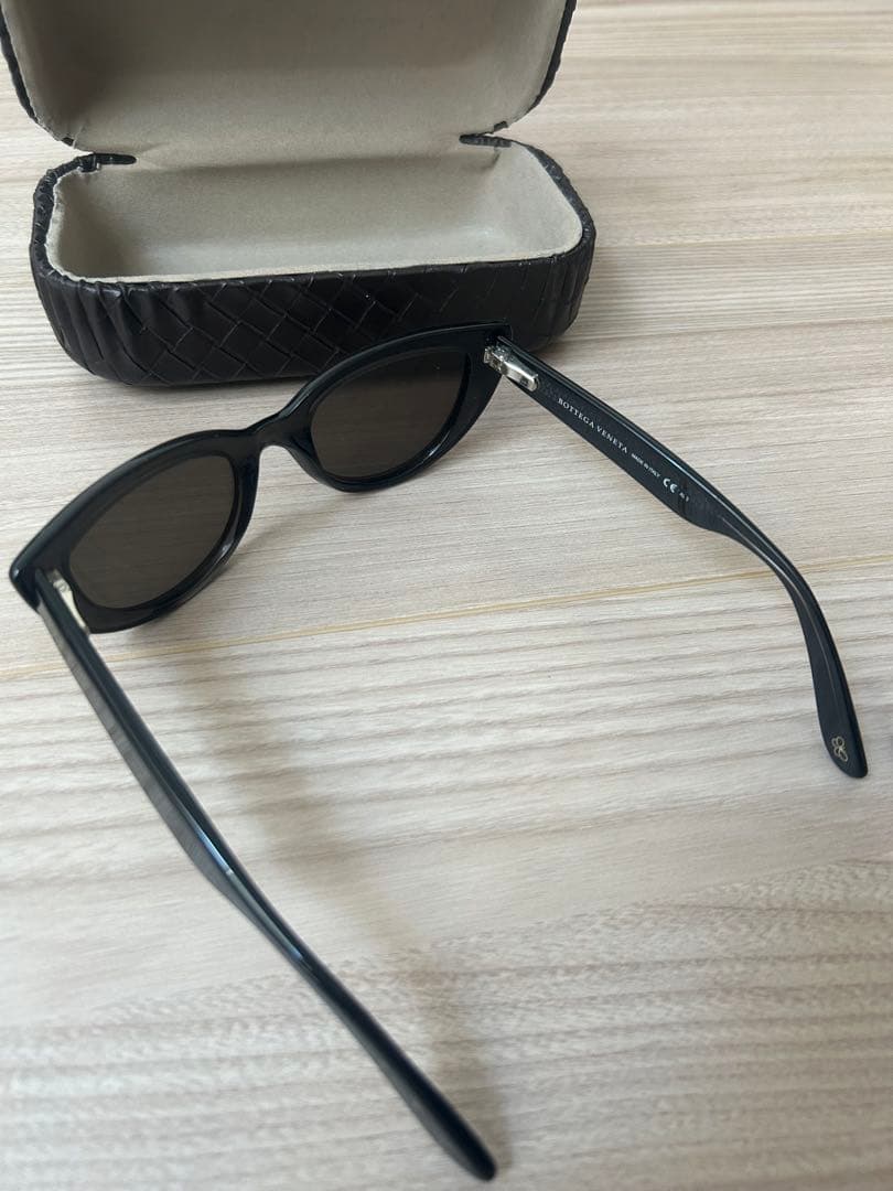 ヨブ　財布込み　 BOTTEGA VENETA キャットアイサングラス