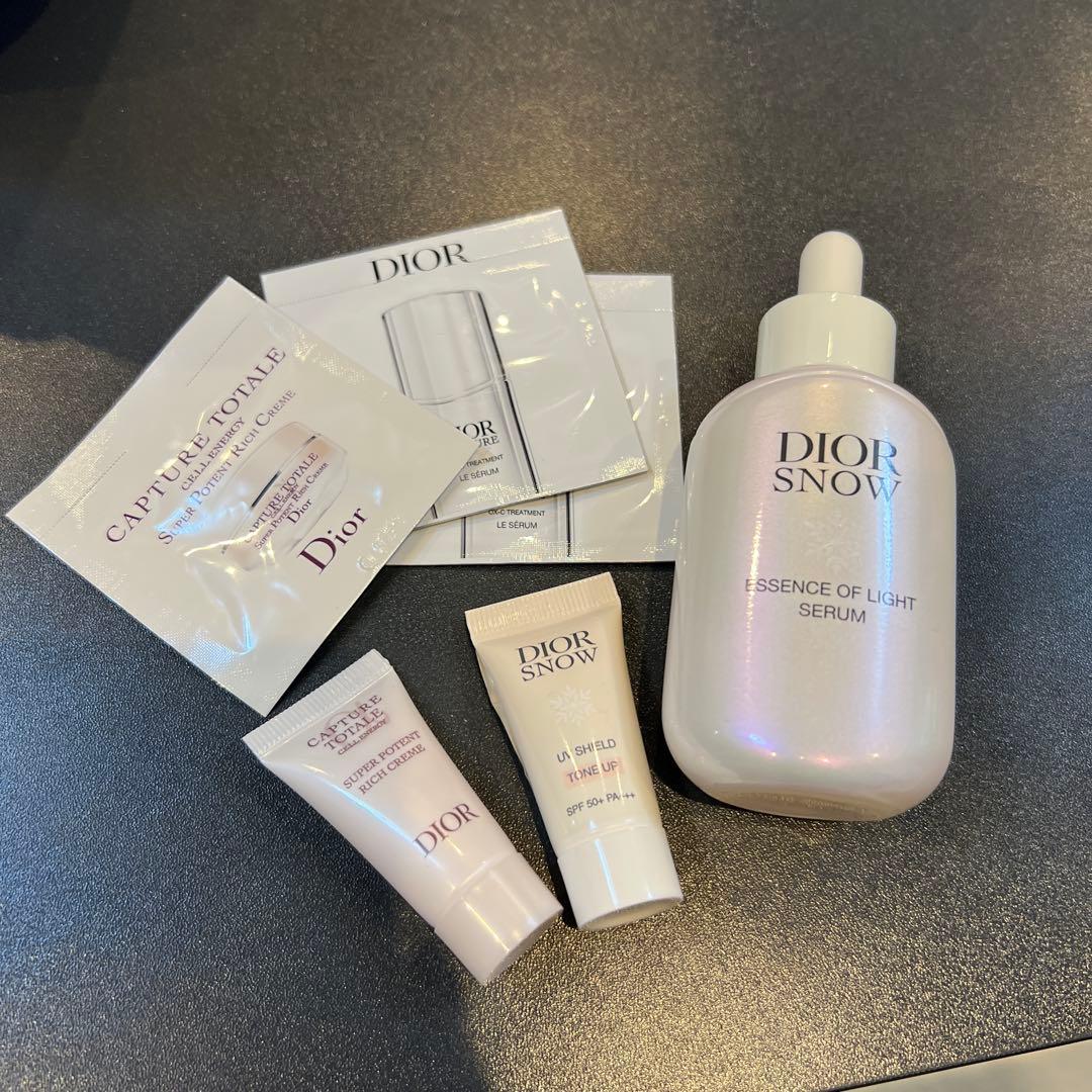 ディオール スノー エッセンス オブ ライト セラム (薬用美容液)