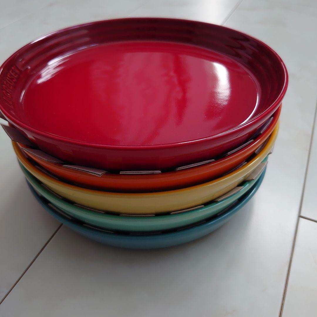 【新品、未使用】ル・クルーゼ ネオ・ラウンド・プレート 17cm 　レインボー