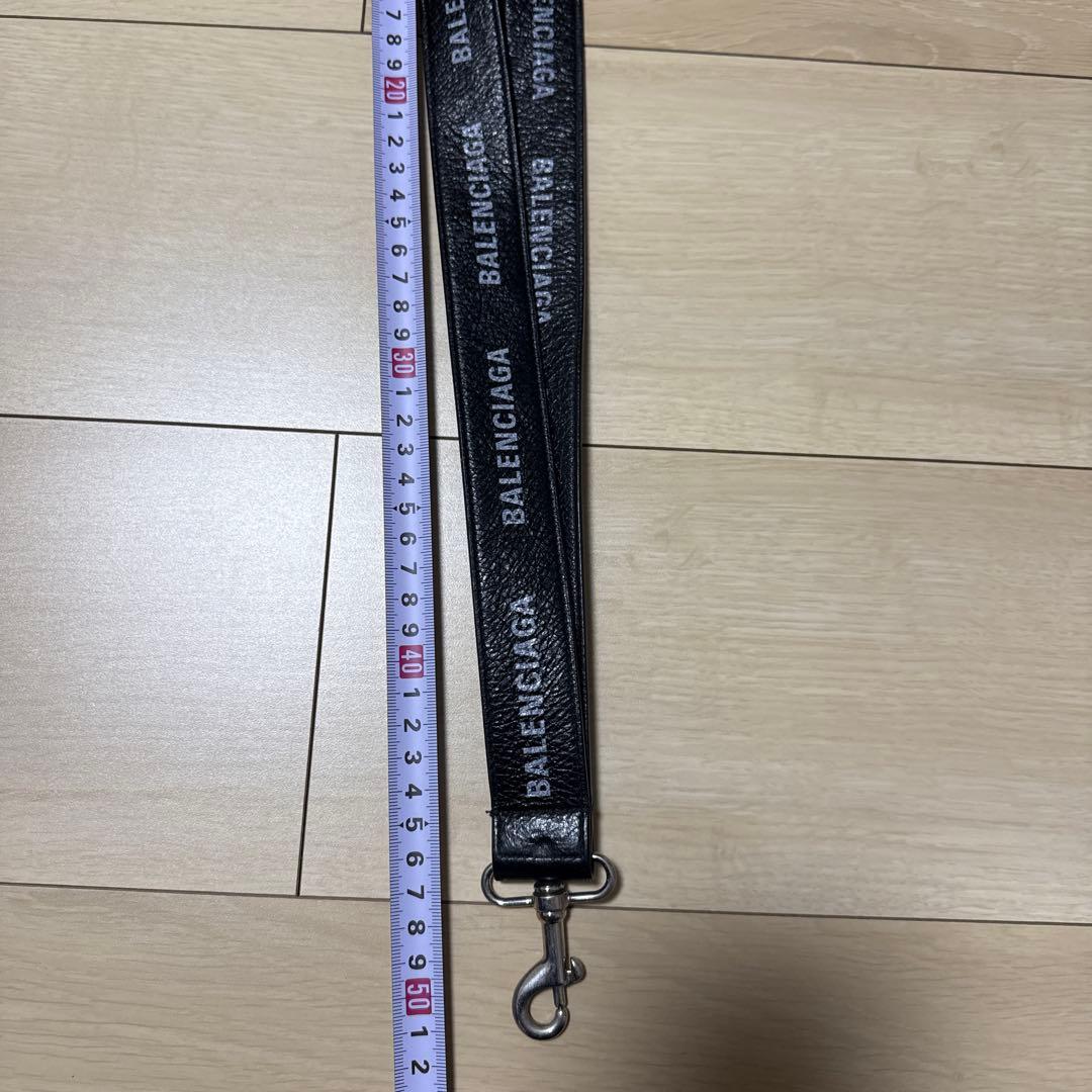 夏　首掛け　オシャレ　BALENCIAGA ブラックレザー キーホルダー箱無し