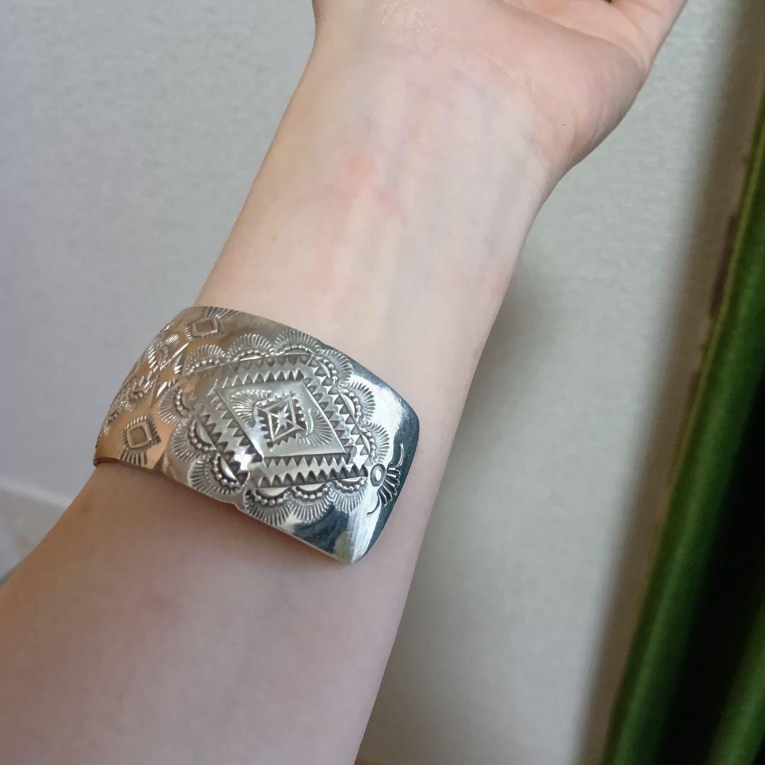 【最終価格】ナバホ族　バングル　シルバー