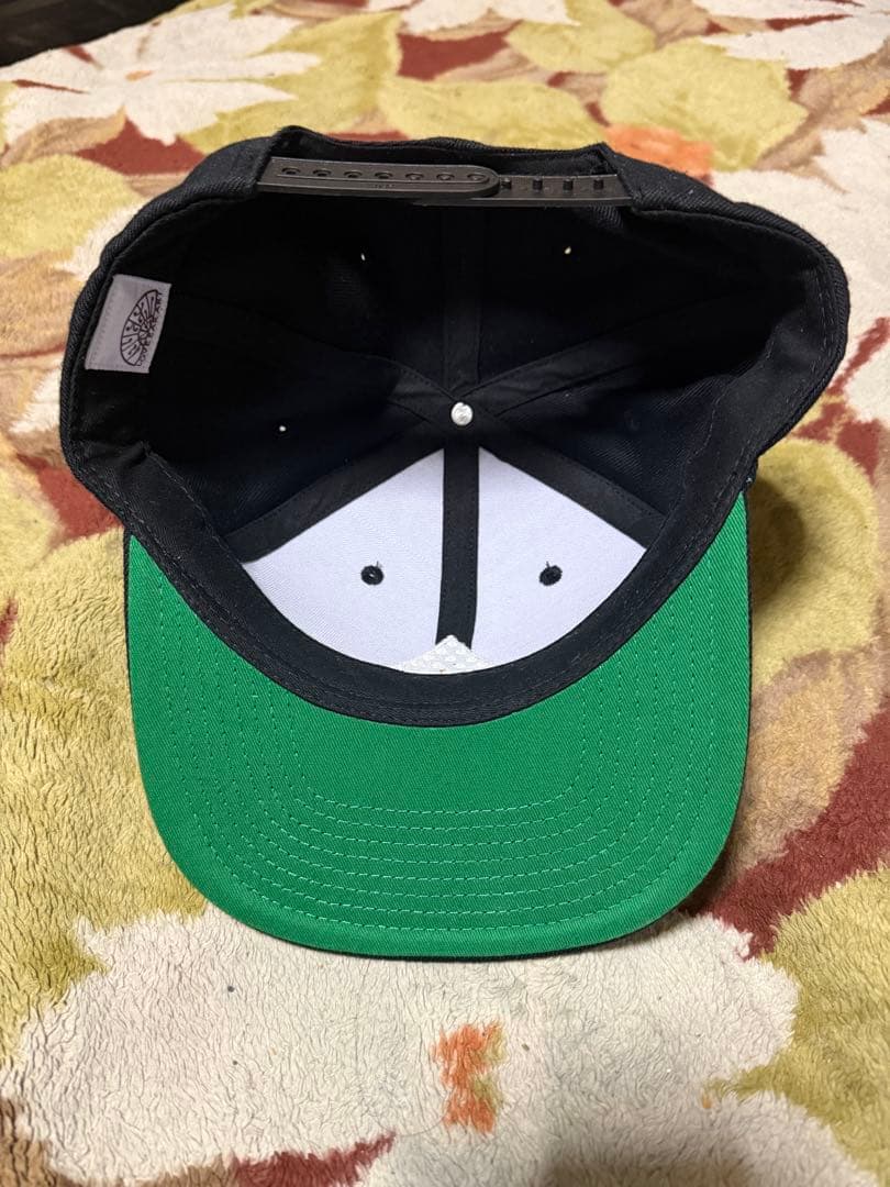 木村拓哉着用 LOVE EAR ART スナップバックキャップ