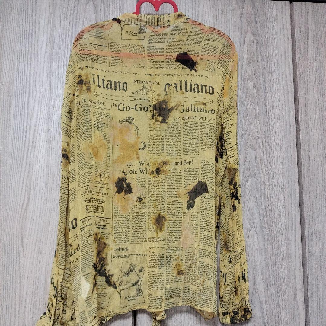 ジョン・ガリアーノ　ニュースペーパー柄シャツ