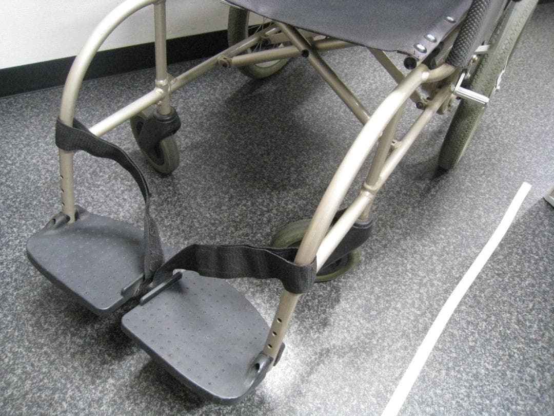 【送料無料】介助用 電動アシスト 車いす　アシストホイールライト