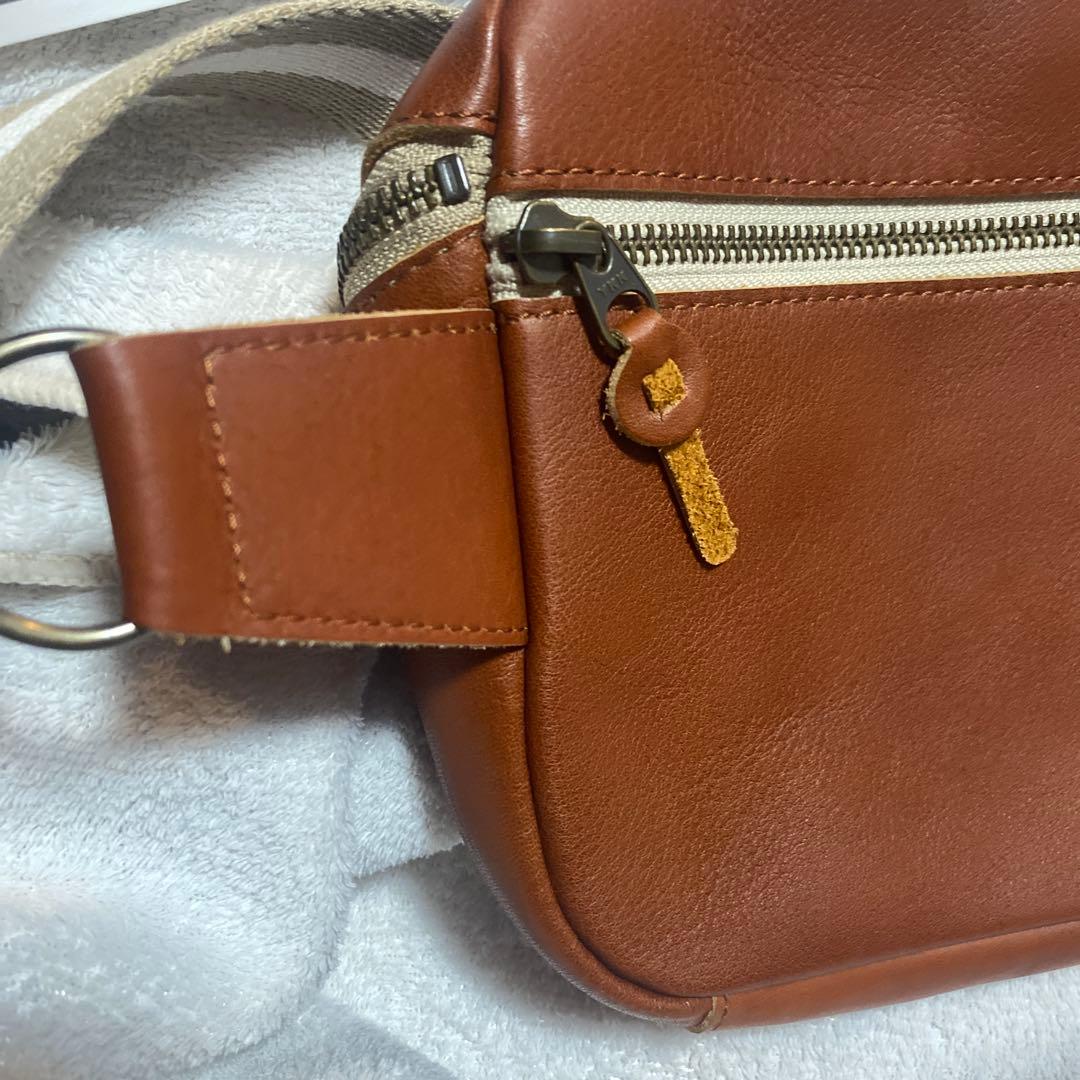 Kanmi カンミ　本革　ボディバッグ　ウエストバッグ　極美品　匿名配送