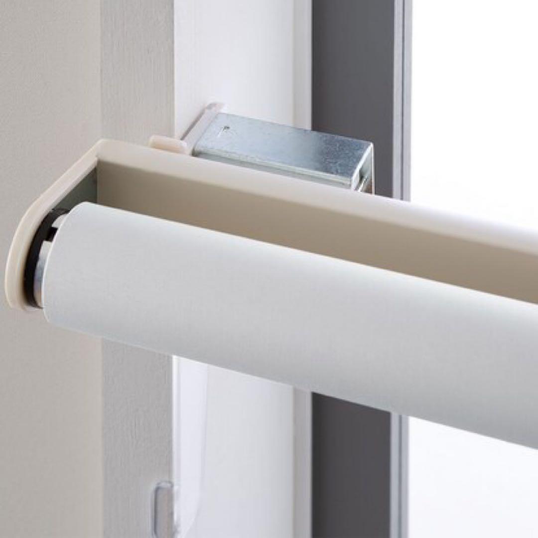 つっぱり遮光ロールスクリーン