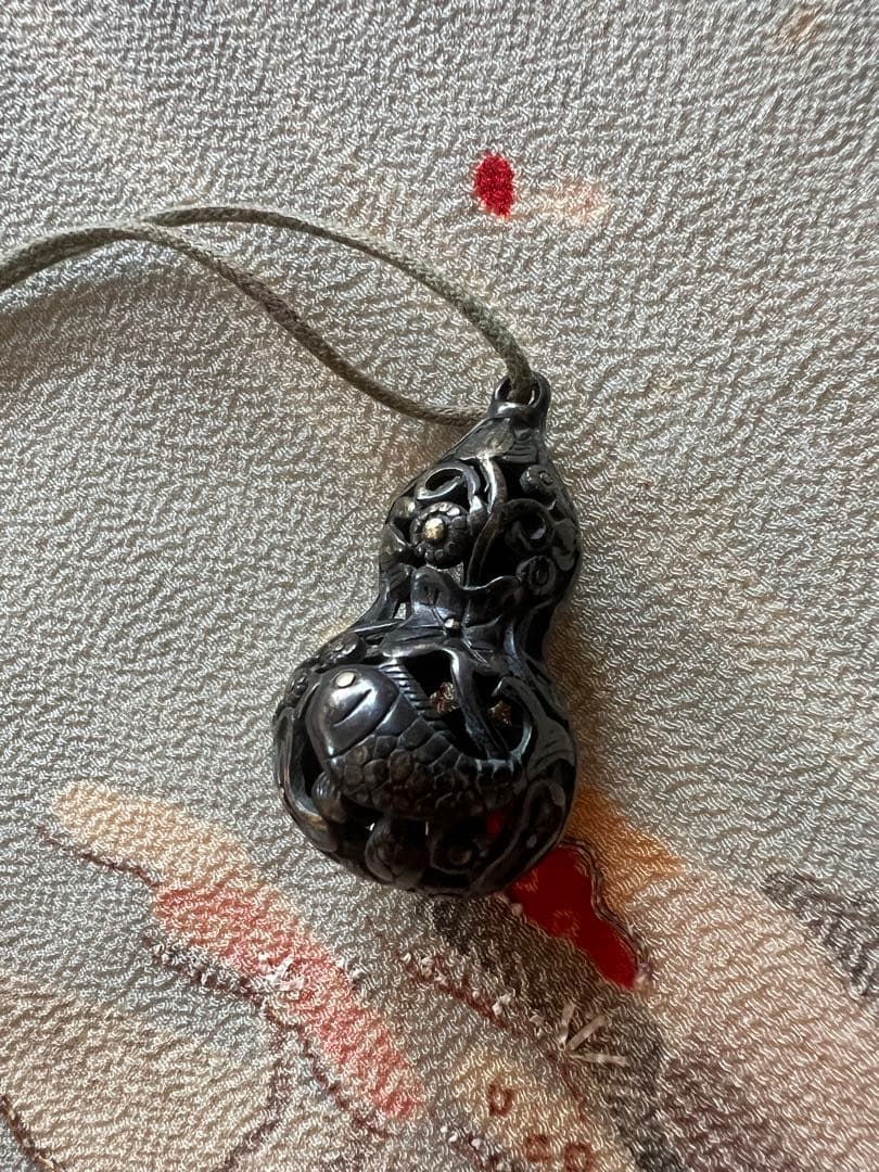 銀 透かし彫り 瓢箪 根付け