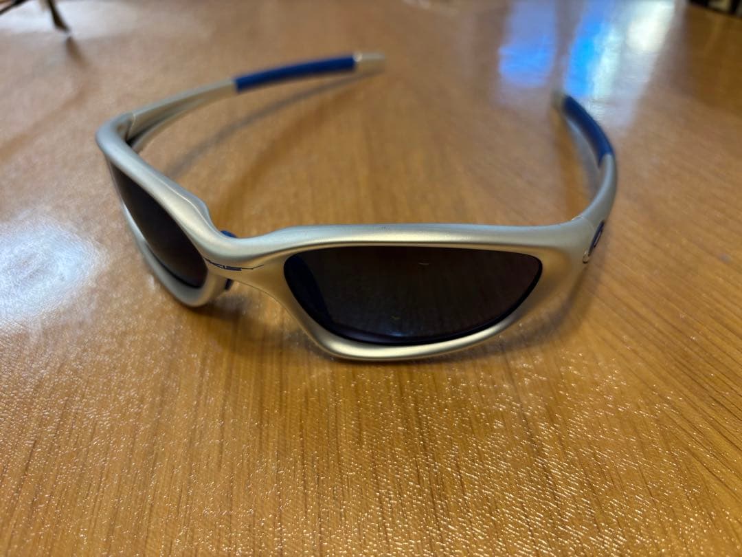 値下げ　オークリー　スポーツサングラス シルバー/青