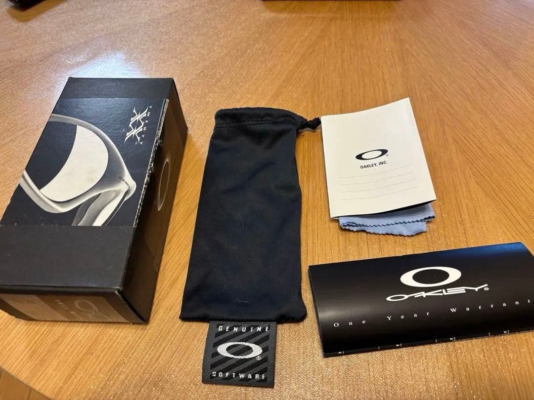 値下げ　オークリー　スポーツサングラス シルバー/青