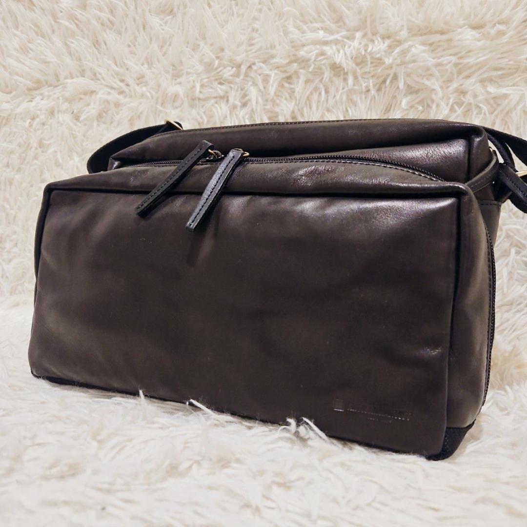 美品 アルティザン&アーティスト 本革 力メラバッグ GCAM-1000 日本製