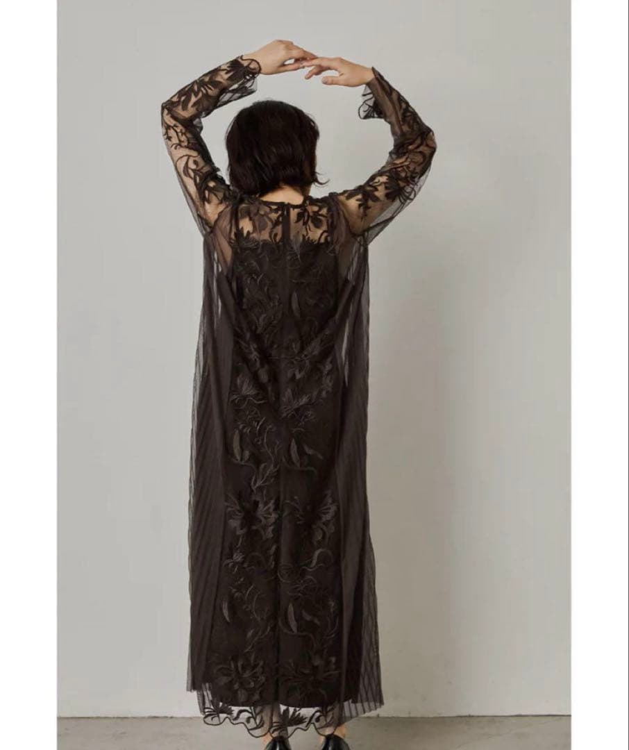 niana エスニックサイドプリーツドレス