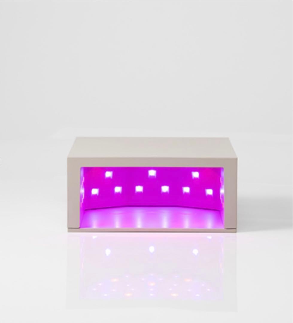 ネイルライト　（oui nails)