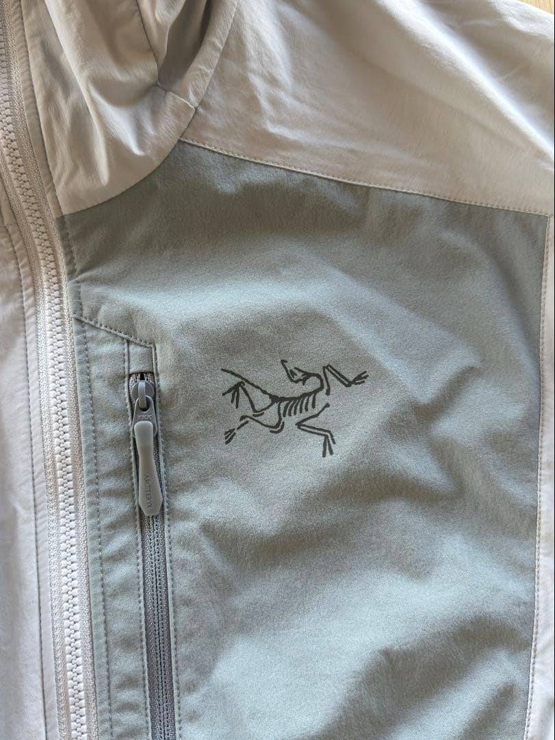 美品 アークテリクス Proton FL フーディ　Sサイズ