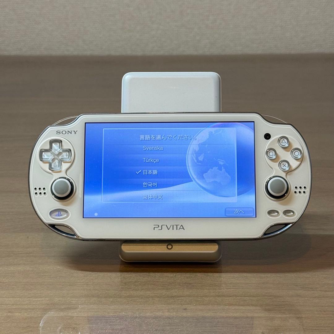 6-197【美品】PSVITA PCH-1100 クリスタル・ホワイト