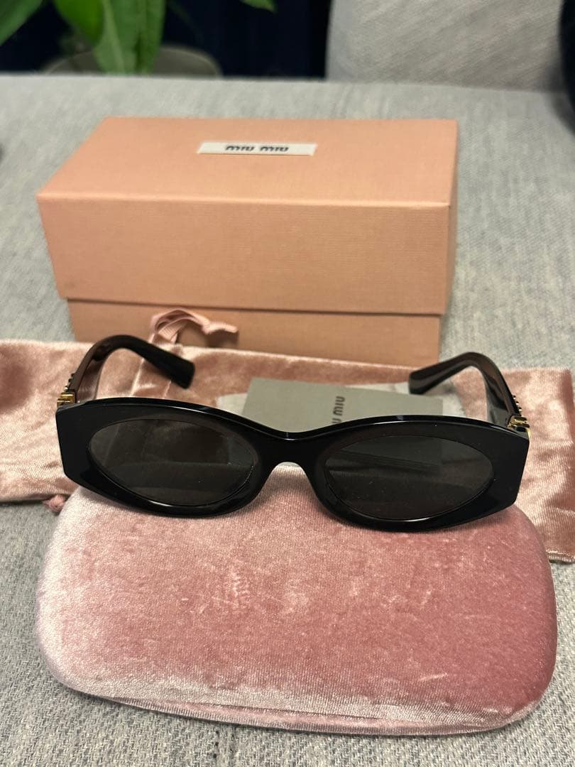 miu miu ブラック サングラス
