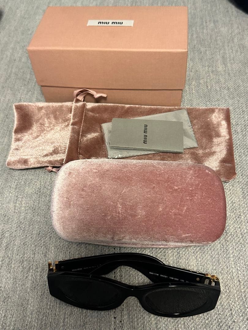 miu miu ブラック サングラス