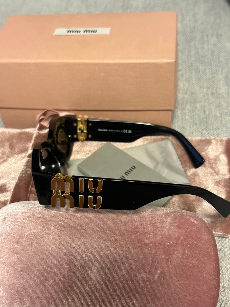 miu miu ブラック サングラス