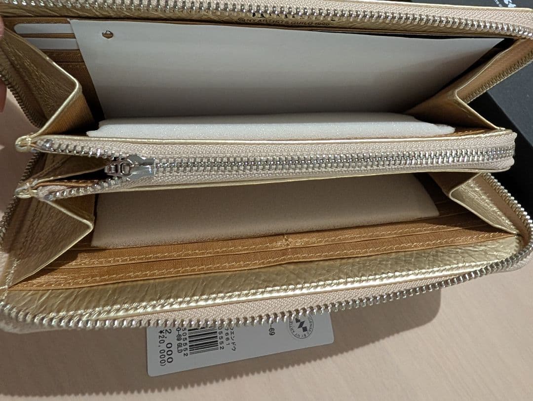 新品　マンハッタナーズ 財布 ティンクルパース ラウンドファスナー長財布　金色