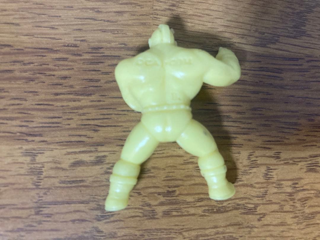 ストリートファイターⅡ ザンギエフ　消しゴム　黄色