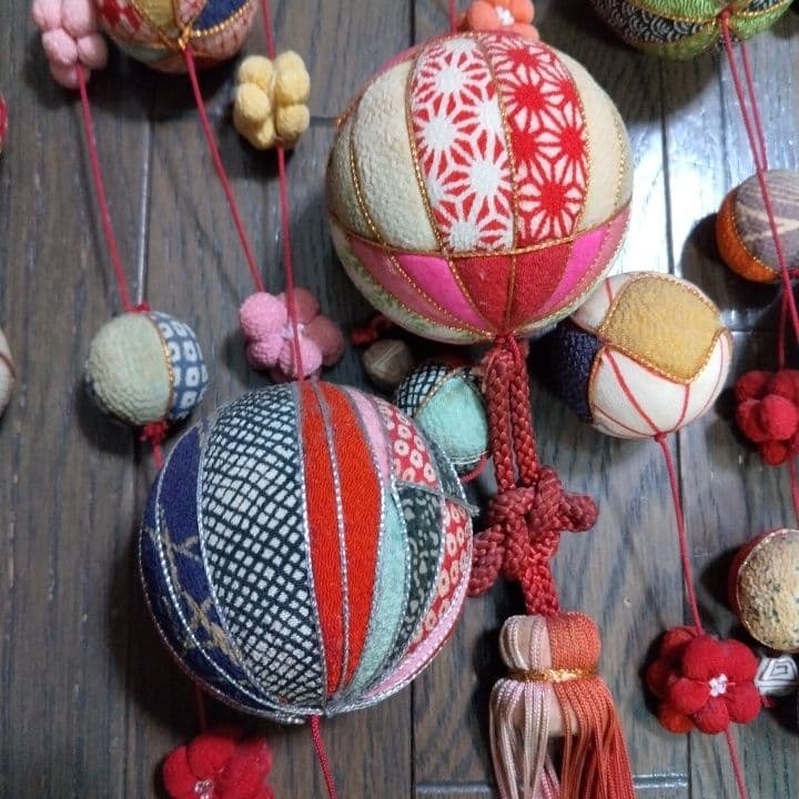 吊し雛古布ボール飾り